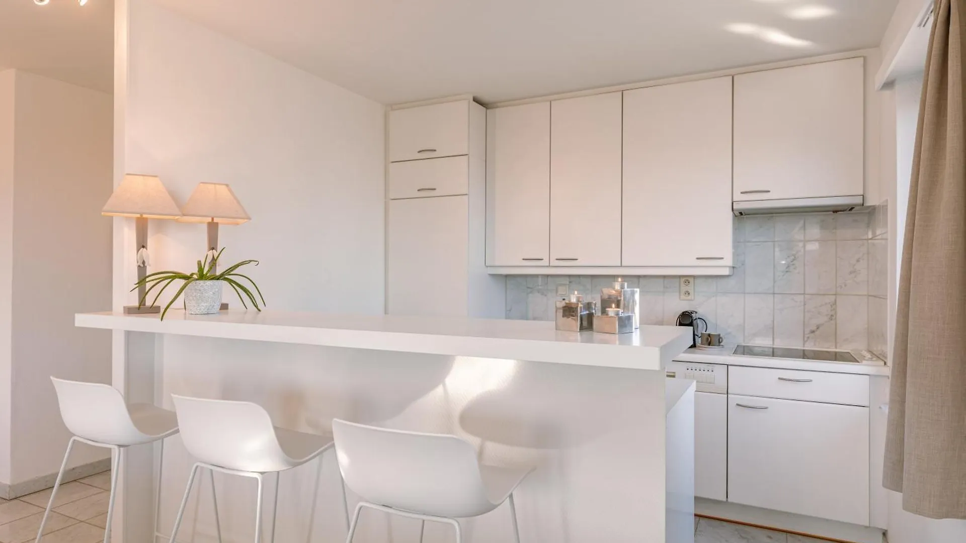 Huswell - Spacious & Modern Sea View Apartment With Garage Ostend