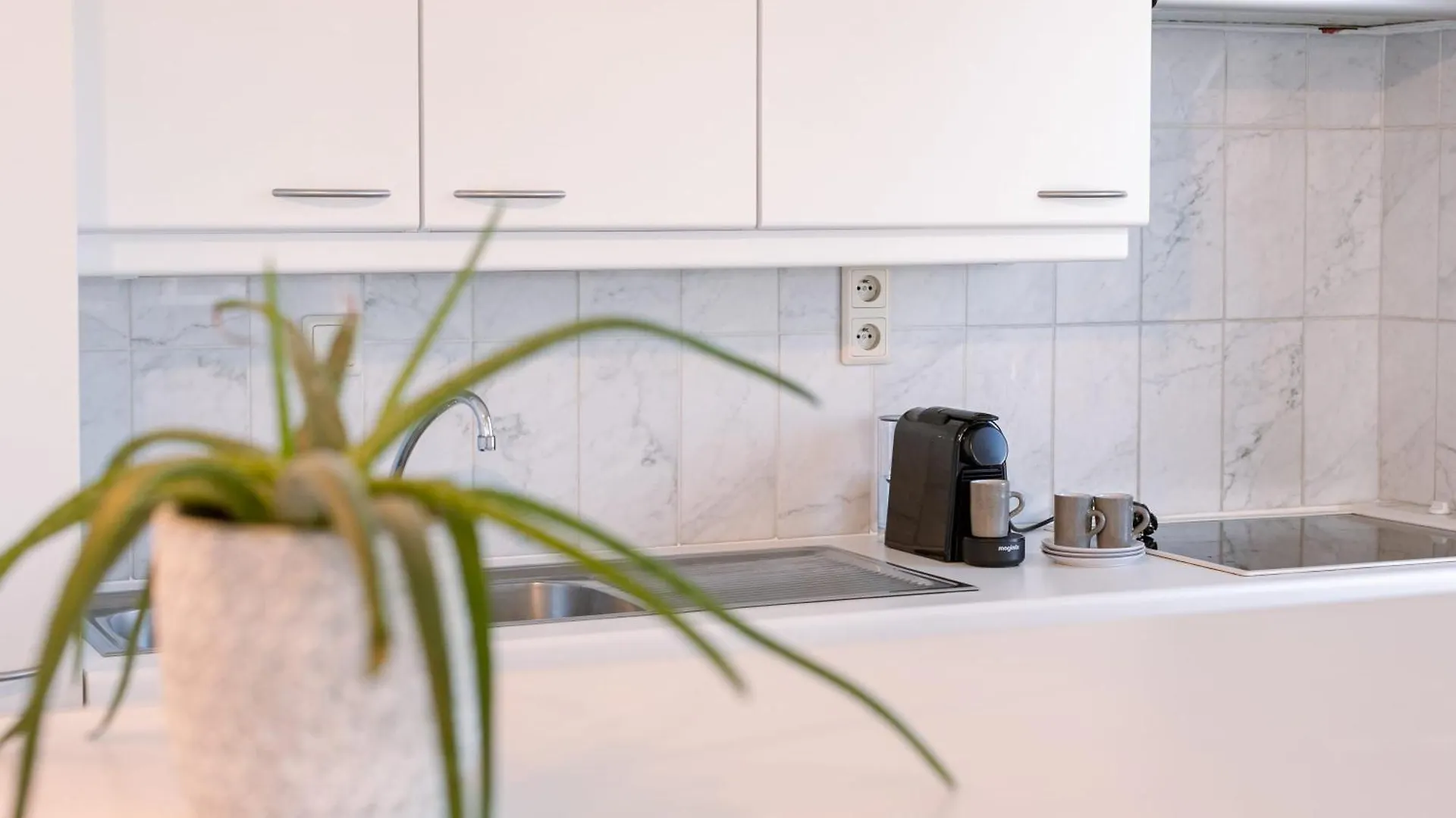 Huswell - Spacious & Modern Sea View Apartment With Garage Ostend