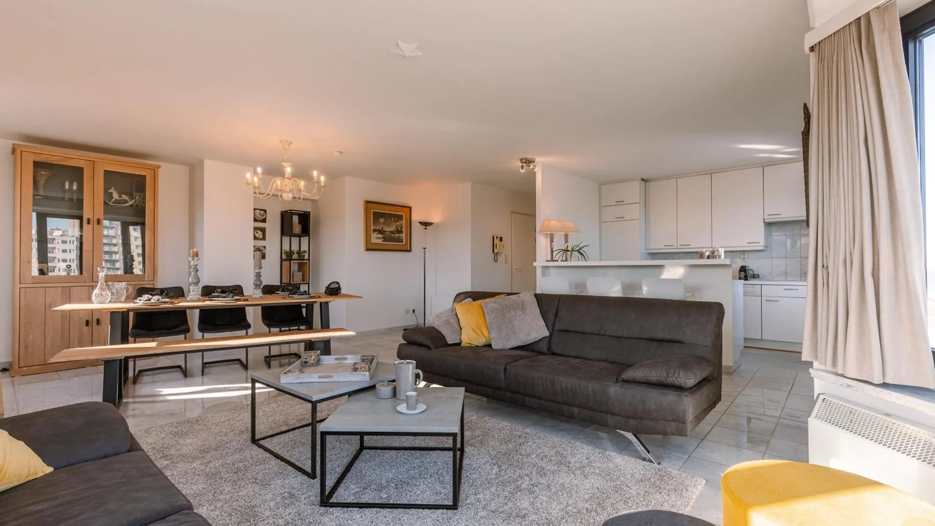 Huswell - Spacious & Modern Sea View Apartment With Garage Ostend