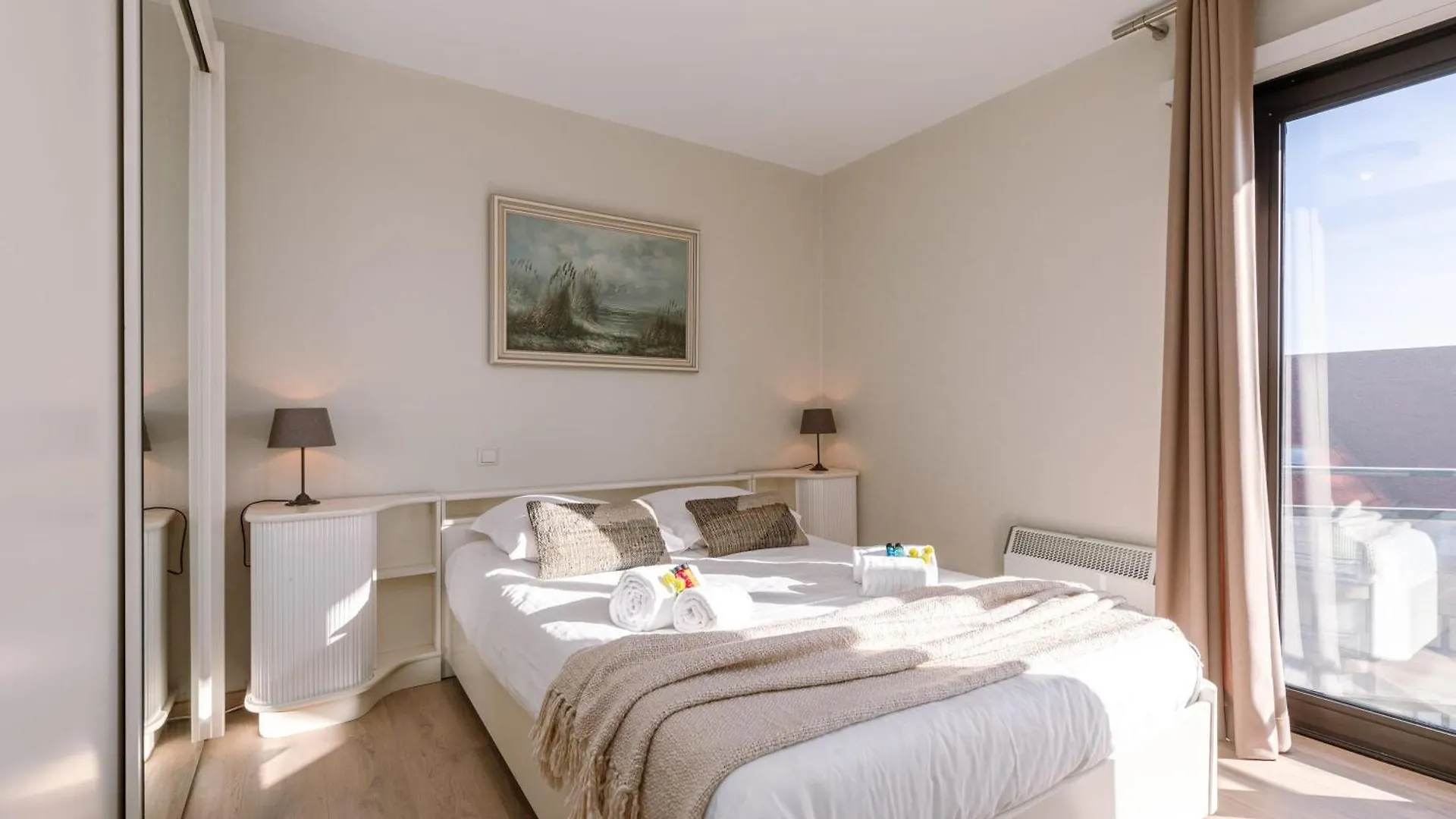 Huswell - Spacious & Modern Sea View Apartment With Garage Ostend