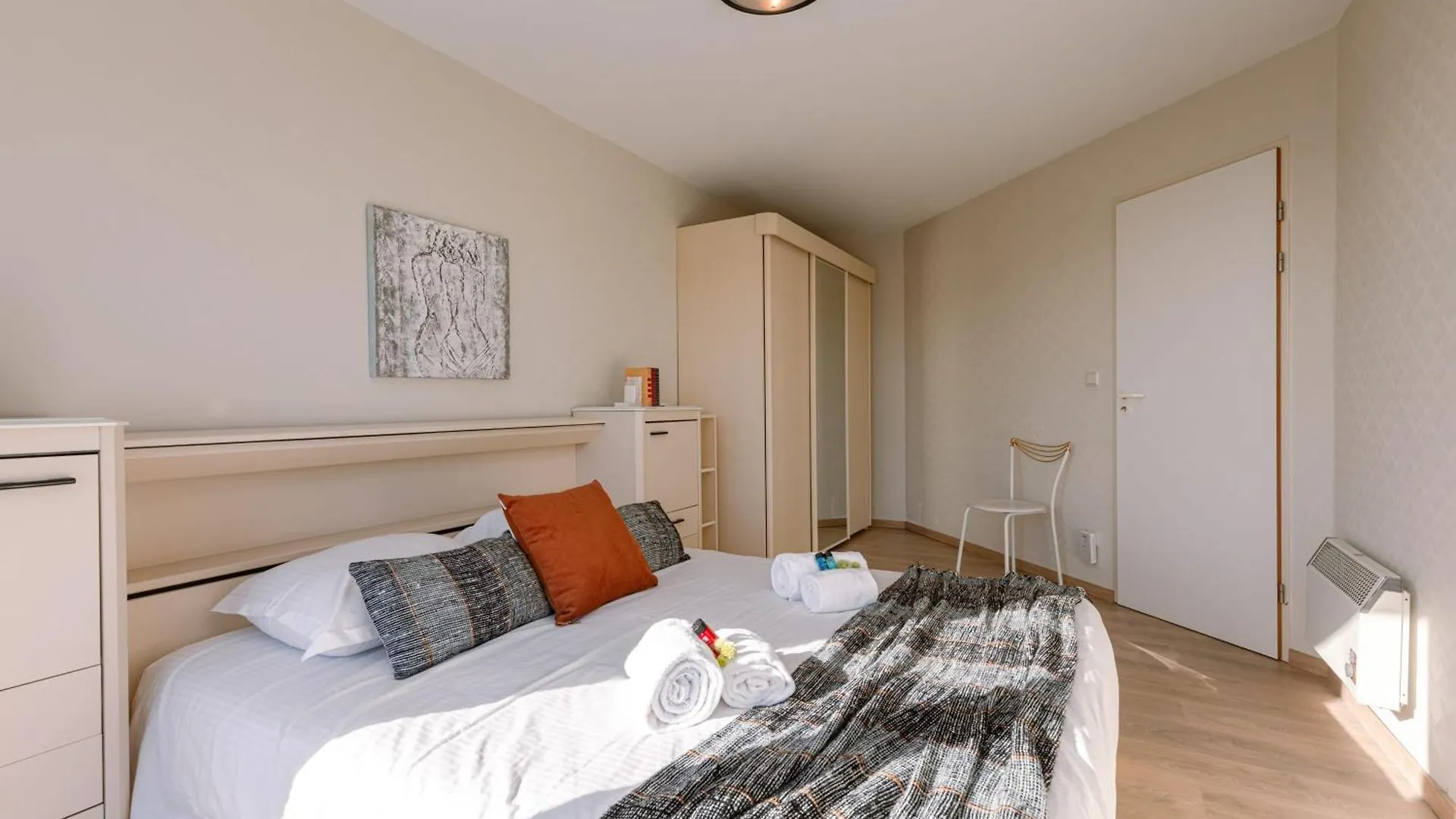 Huswell - Spacious & Modern Sea View Apartment With Garage Ostende Belgie