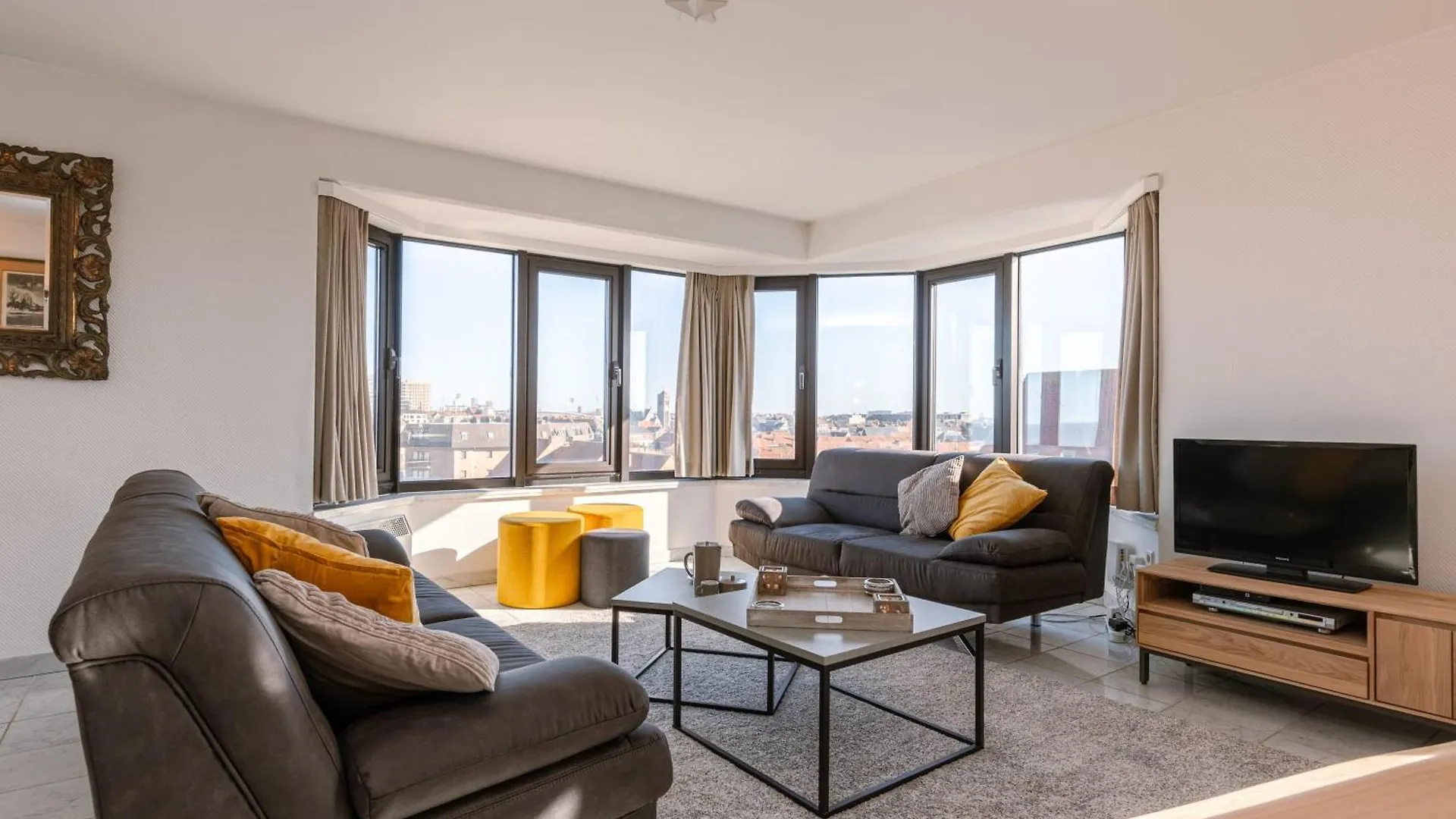 Huswell - Spacious & Modern Sea View Apartment With Garage Ostende