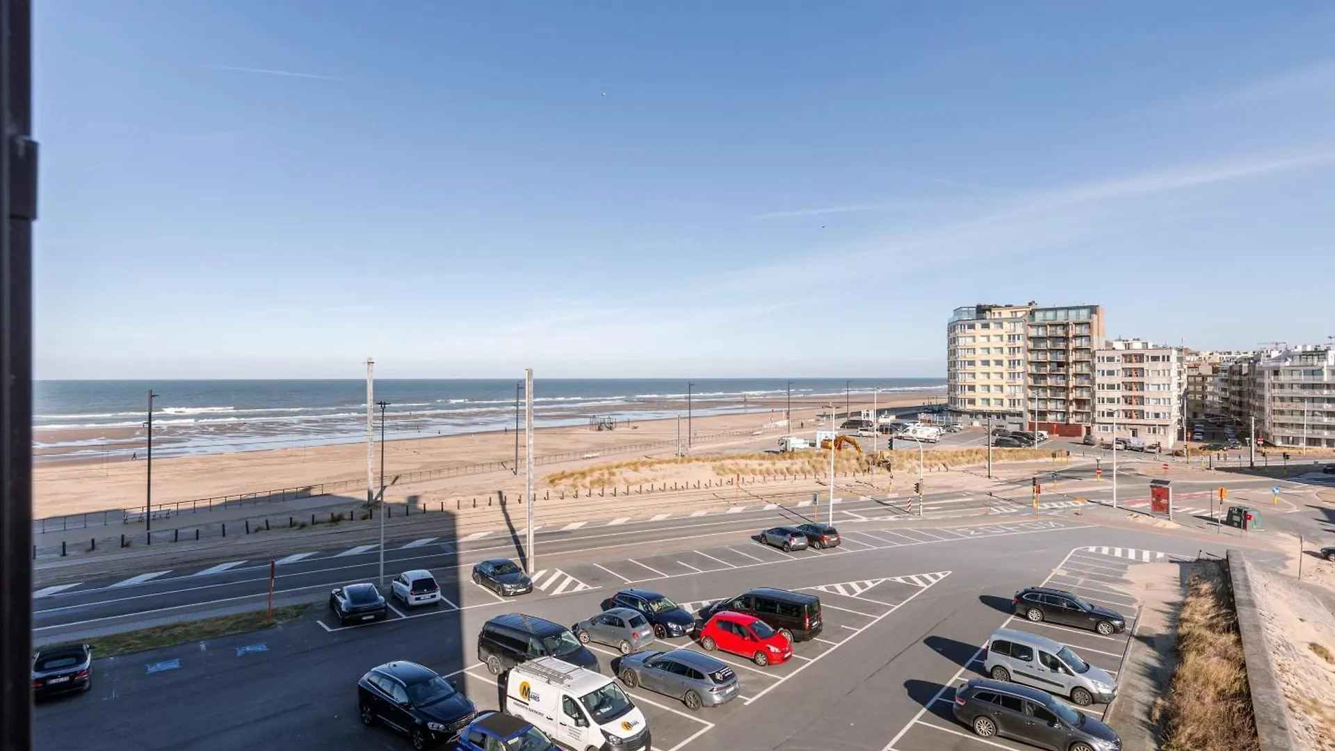 Huswell - Spacious & Modern Sea View Apartment With Garage Ostende