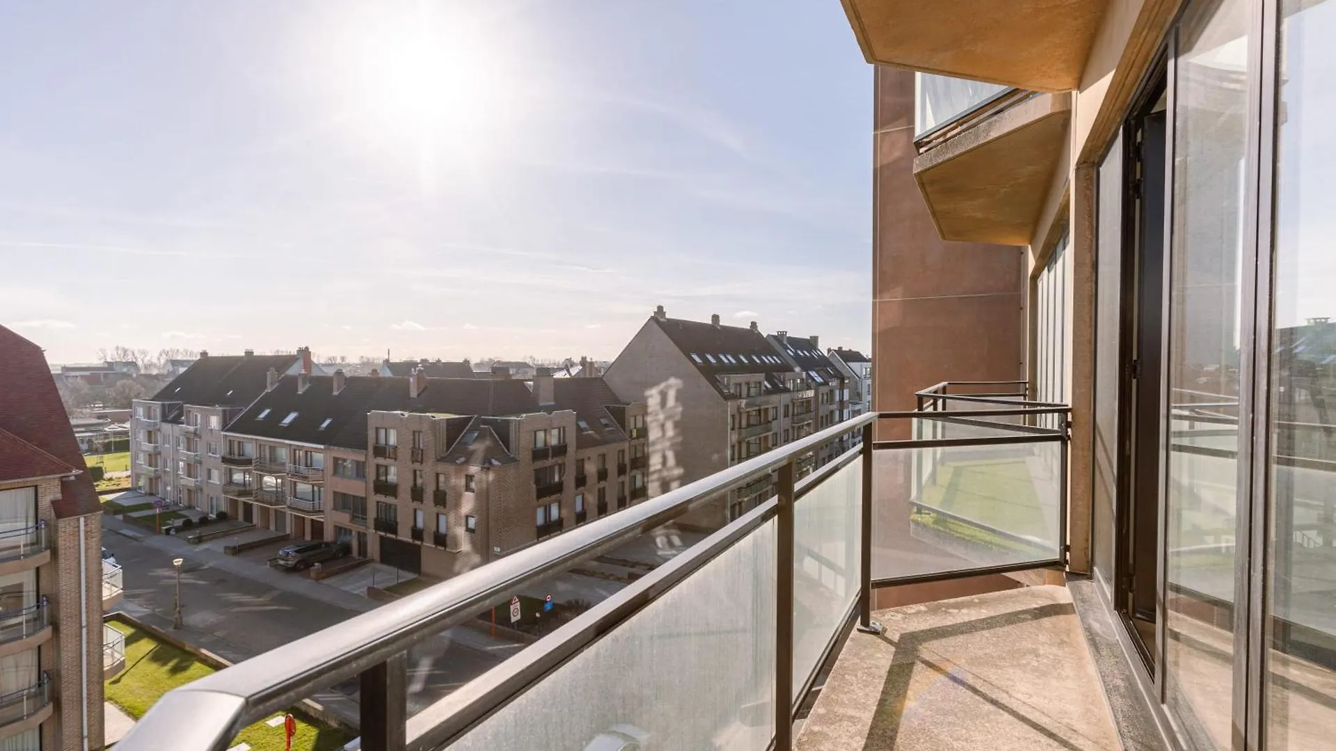 Huswell - Spacious & Modern Sea View Apartment With Garage Ostende